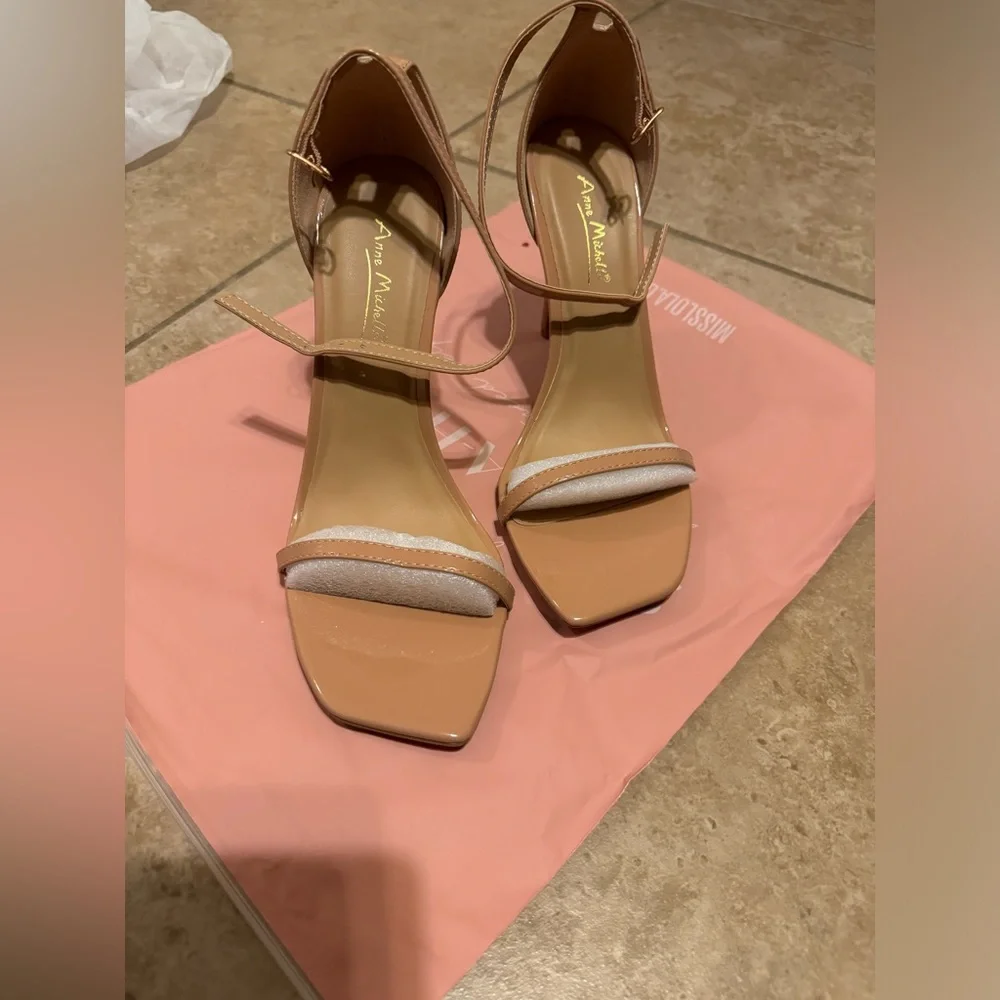 NWOT Miss Lola Dark Nude Patent Heels - Picture 6 of 8